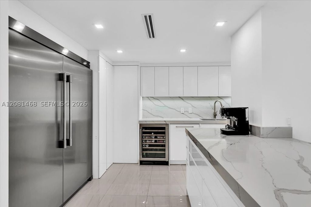 Image 5 of property listing at 9801 Collins Ave 5U, Bal Harbour, FL 33154
