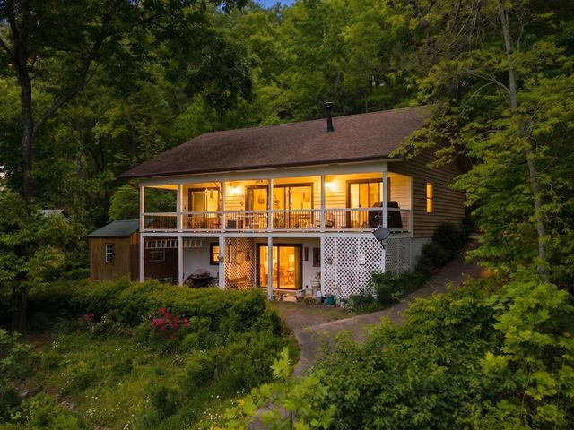 569 Sunnyside Shores, Hiawassee, GA 30546