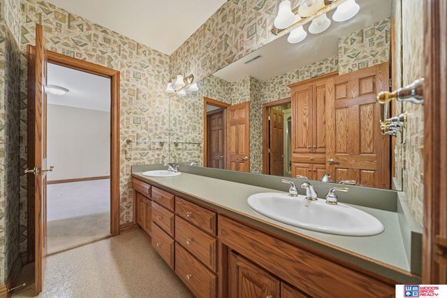 4200 S 59th Street Court, Lincoln, NE 68506