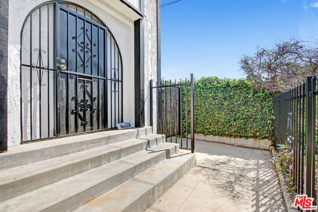 2625 San Marino Street, Los Angeles, CA 90006