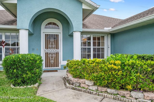 1527 Glencove Avenue NW, Palm Bay, FL 32907