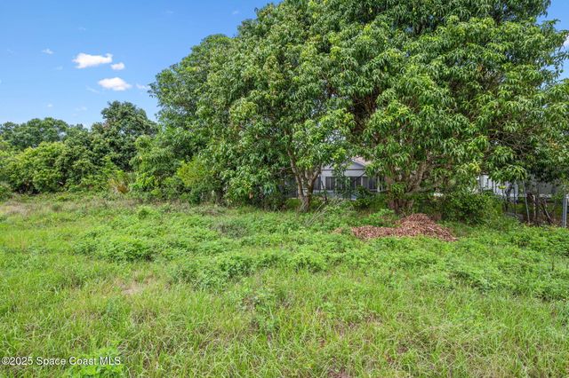 1527 Glencove Avenue NW, Palm Bay, FL 32907