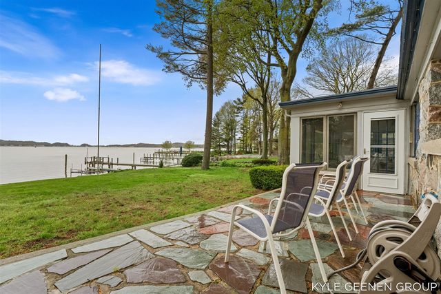 1418 Waukazoo Drive, Holland, MI 49424