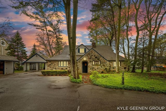 1418 Waukazoo Drive, Holland, MI 49424