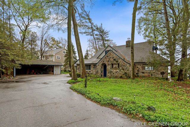 1418 Waukazoo Drive, Holland, MI 49424