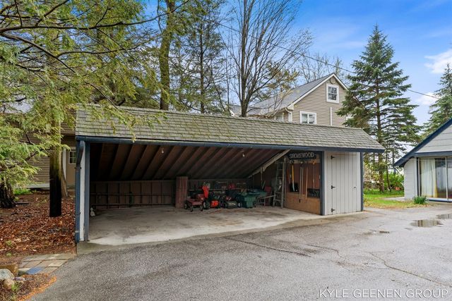 1418 Waukazoo Drive, Holland, MI 49424