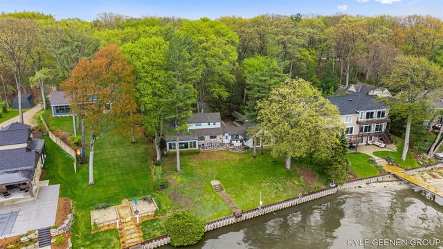1418 Waukazoo Drive, Holland, MI 49424