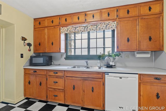 1418 Waukazoo Drive, Holland, MI 49424