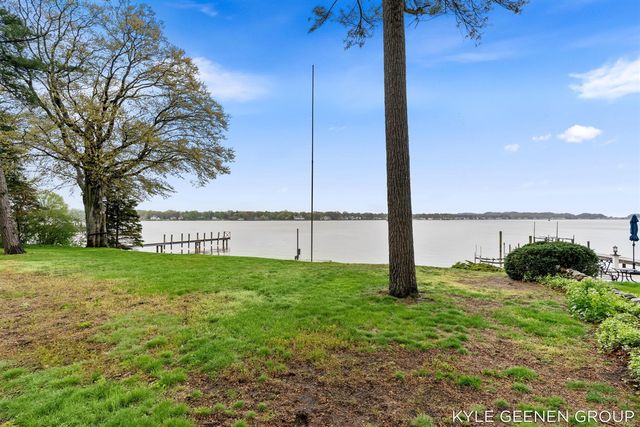 1418 Waukazoo Drive, Holland, MI 49424