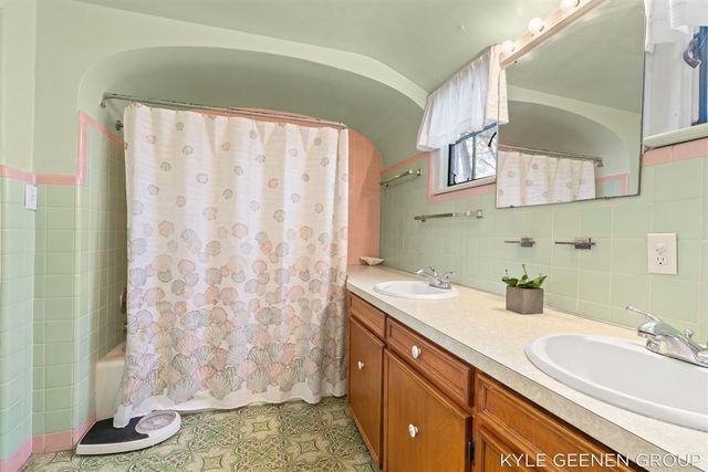 1418 Waukazoo Drive, Holland, MI 49424