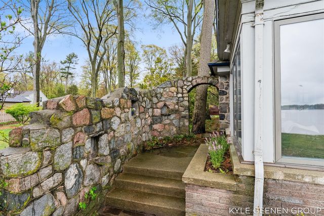 1418 Waukazoo Drive, Holland, MI 49424