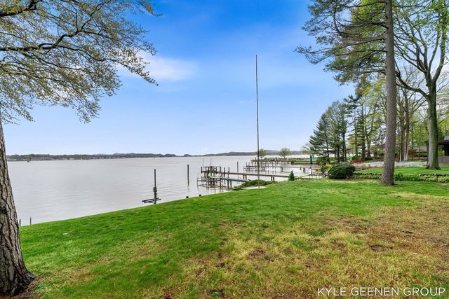 1418 Waukazoo Drive, Holland, MI 49424