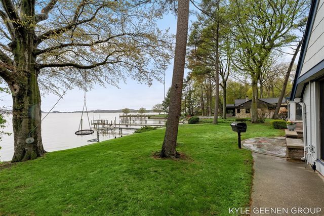 1418 Waukazoo Drive, Holland, MI 49424