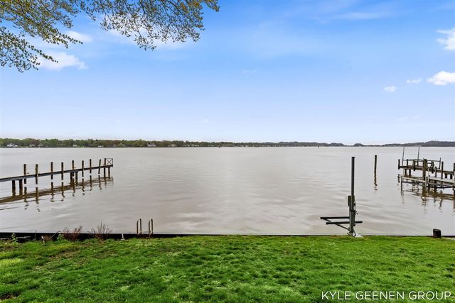 1418 Waukazoo Drive, Holland, MI 49424