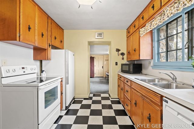 1418 Waukazoo Drive, Holland, MI 49424