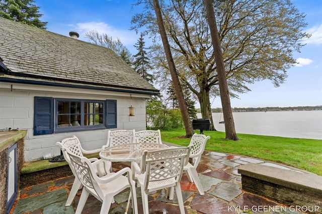 1418 Waukazoo Drive, Holland, MI 49424