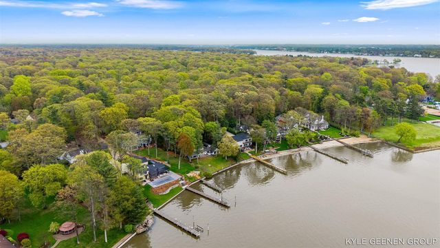 1418 Waukazoo Drive, Holland, MI 49424