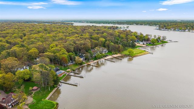 1418 Waukazoo Drive, Holland, MI 49424