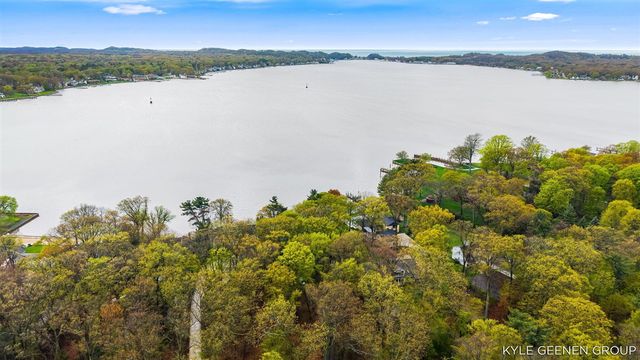1418 Waukazoo Drive, Holland, MI 49424