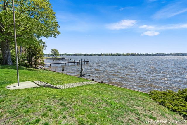 1418 Waukazoo Drive, Holland, MI 49424