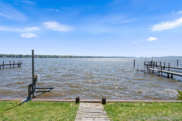 1418 Waukazoo Drive, Holland, MI 49424