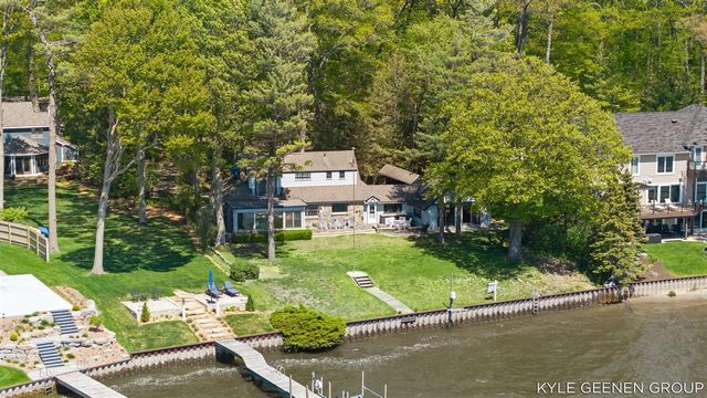 1418 Waukazoo Drive, Holland, MI 49424