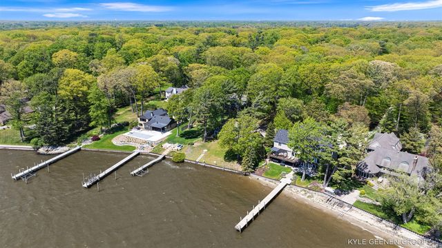 1418 Waukazoo Drive, Holland, MI 49424