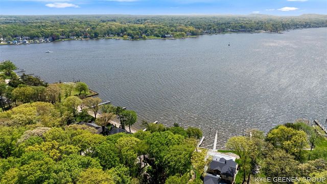 1418 Waukazoo Drive, Holland, MI 49424