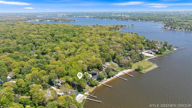 1418 Waukazoo Drive, Holland, MI 49424