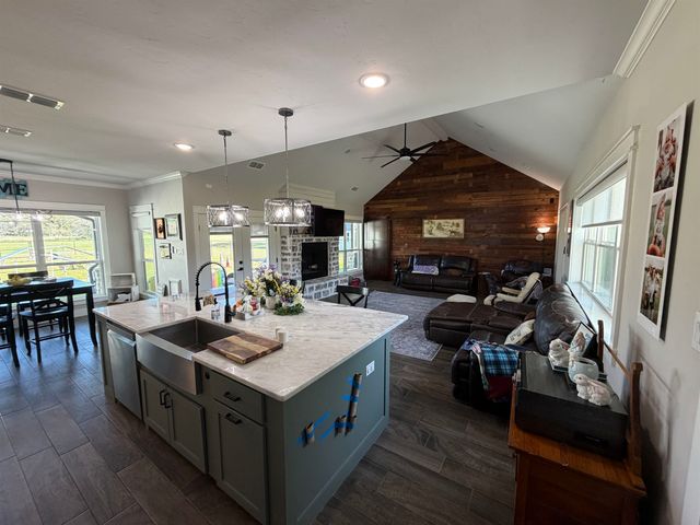 11649 E US Hwy 79, Henderson, TX 75652