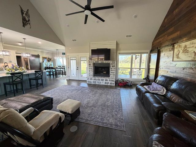 11649 E US Hwy 79, Henderson, TX 75652