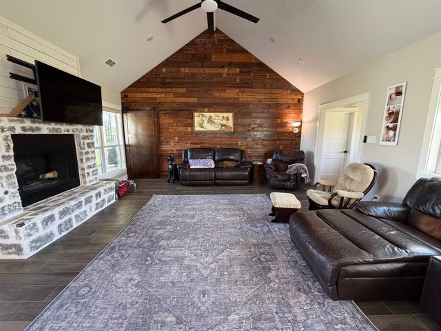 11649 E US Hwy 79, Henderson, TX 75652