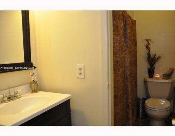 13101 Memorial Highway 219, North Miami, FL 33161