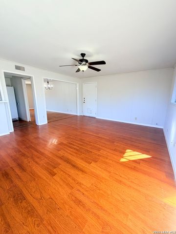 339 WAXWOOD LN, San Antonio, TX 78216