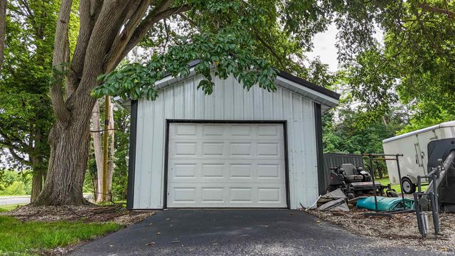 7082 N US Highway 24 East, Huntington, IN 46750