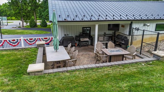7082 N US Highway 24 East, Huntington, IN 46750
