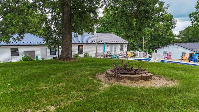 7082 N US Highway 24 East, Huntington, IN 46750
