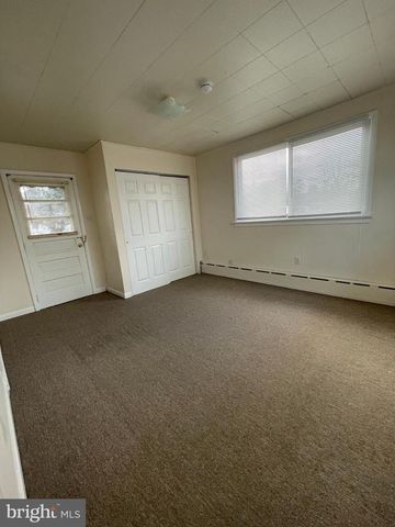 608 W WYOMISSING BLVD, West Lawn, PA 19609