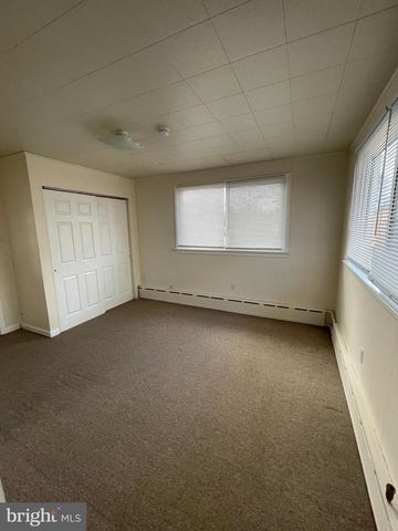 608 W WYOMISSING BLVD, West Lawn, PA 19609