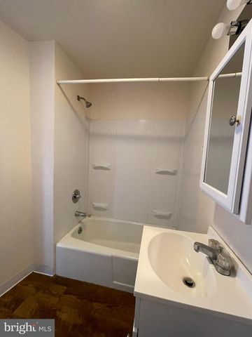 608 W WYOMISSING BLVD, West Lawn, PA 19609