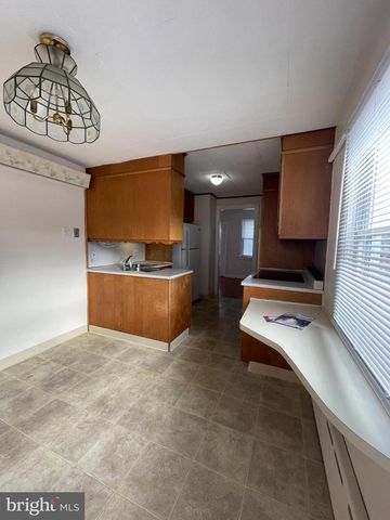 608 W WYOMISSING BLVD, West Lawn, PA 19609