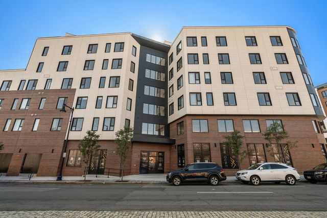 267 Old Colony Ave. 402, Boston, MA 02127