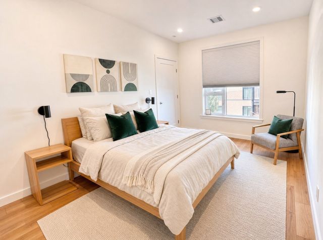 267 Old Colony Ave. 402, Boston, MA 02127