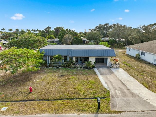 898 SE Evergreen Terrace, Port St. Lucie, Port St Lucie, FL 34983
