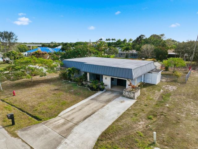 898 SE Evergreen Terrace, Port St. Lucie, Port St Lucie, FL 34983