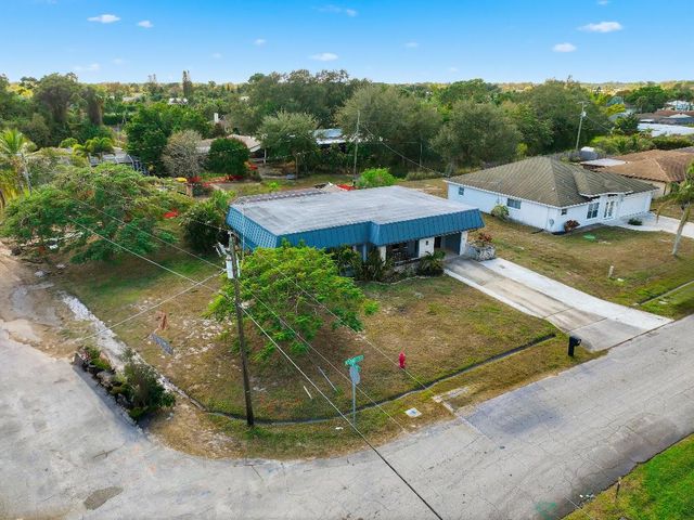 898 SE Evergreen Terrace, Port St. Lucie, Port St Lucie, FL 34983