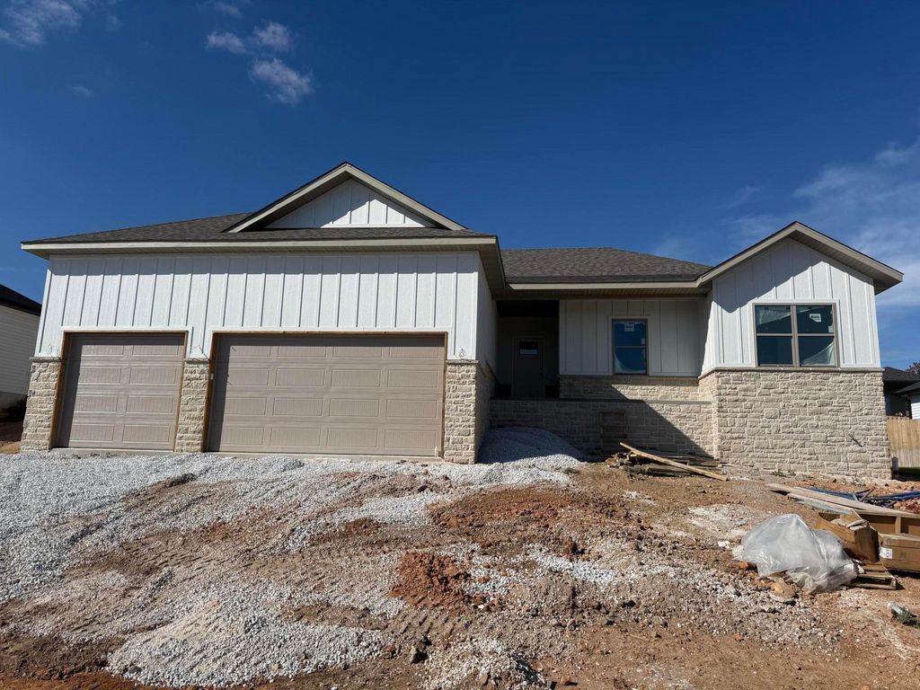 2505 W Webb Road, Ozark, MO 65721