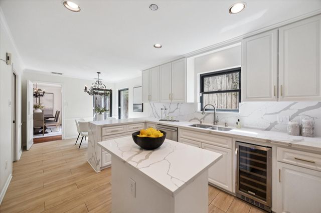 2422 Nantucket Drive C, Houston, TX 77057