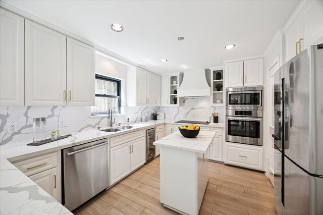 2422 Nantucket Drive C, Houston, TX 77057