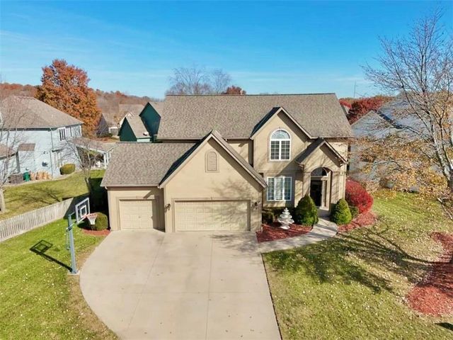 304 NE Hidden Valley Way, Lee's Summit, MO 64064